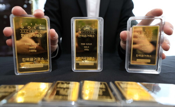 서울 종로구 한국금거래소 종로본점에서 금이 판매되고 있다.